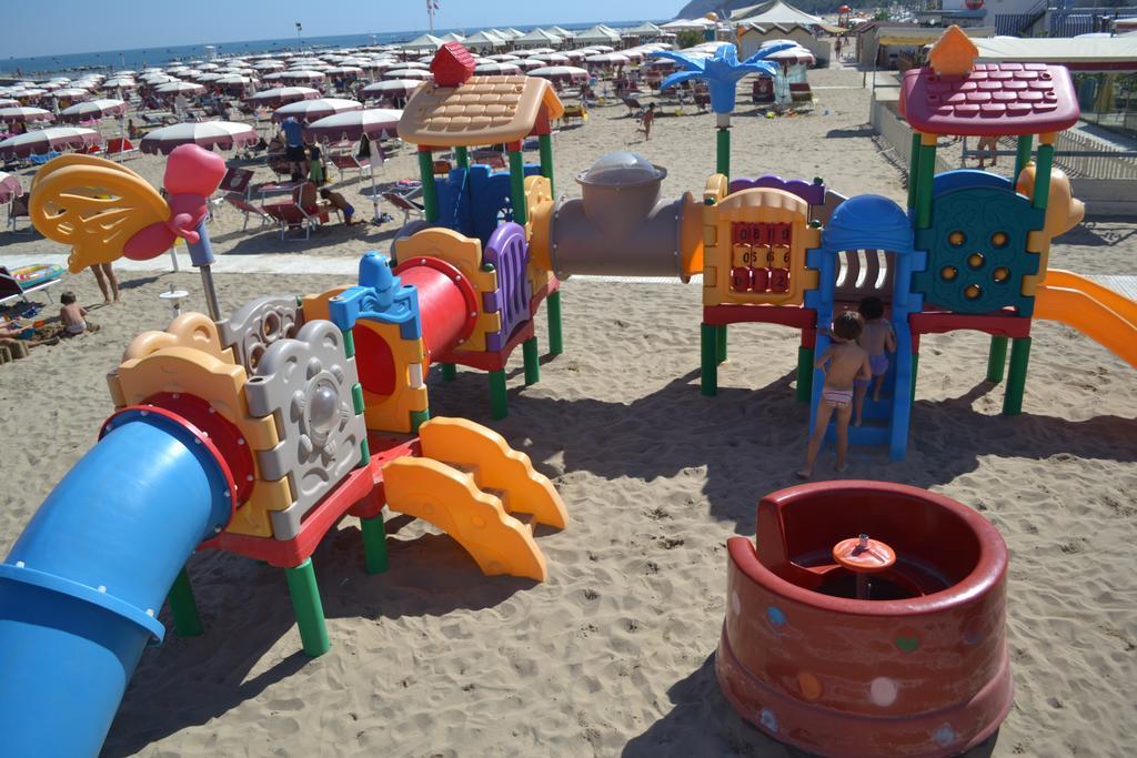 Hotel Nord Est Gabicce Mare Bagian luar foto